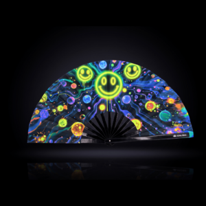Festival Fans met neon-acid-smileys in het zwart voor Techno & Rave
